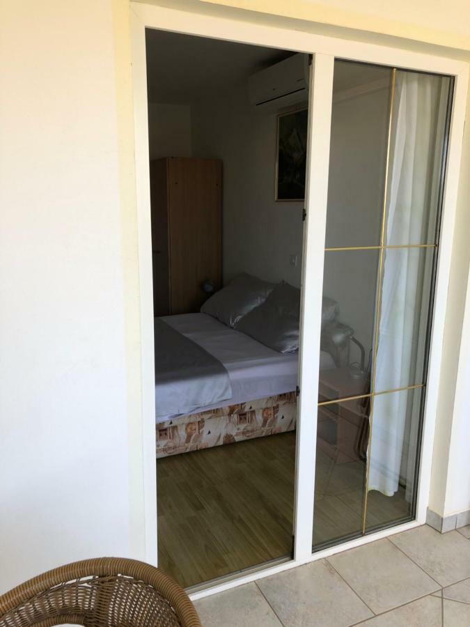 Apartmani Gabi Cesarica Eksteriør billede
